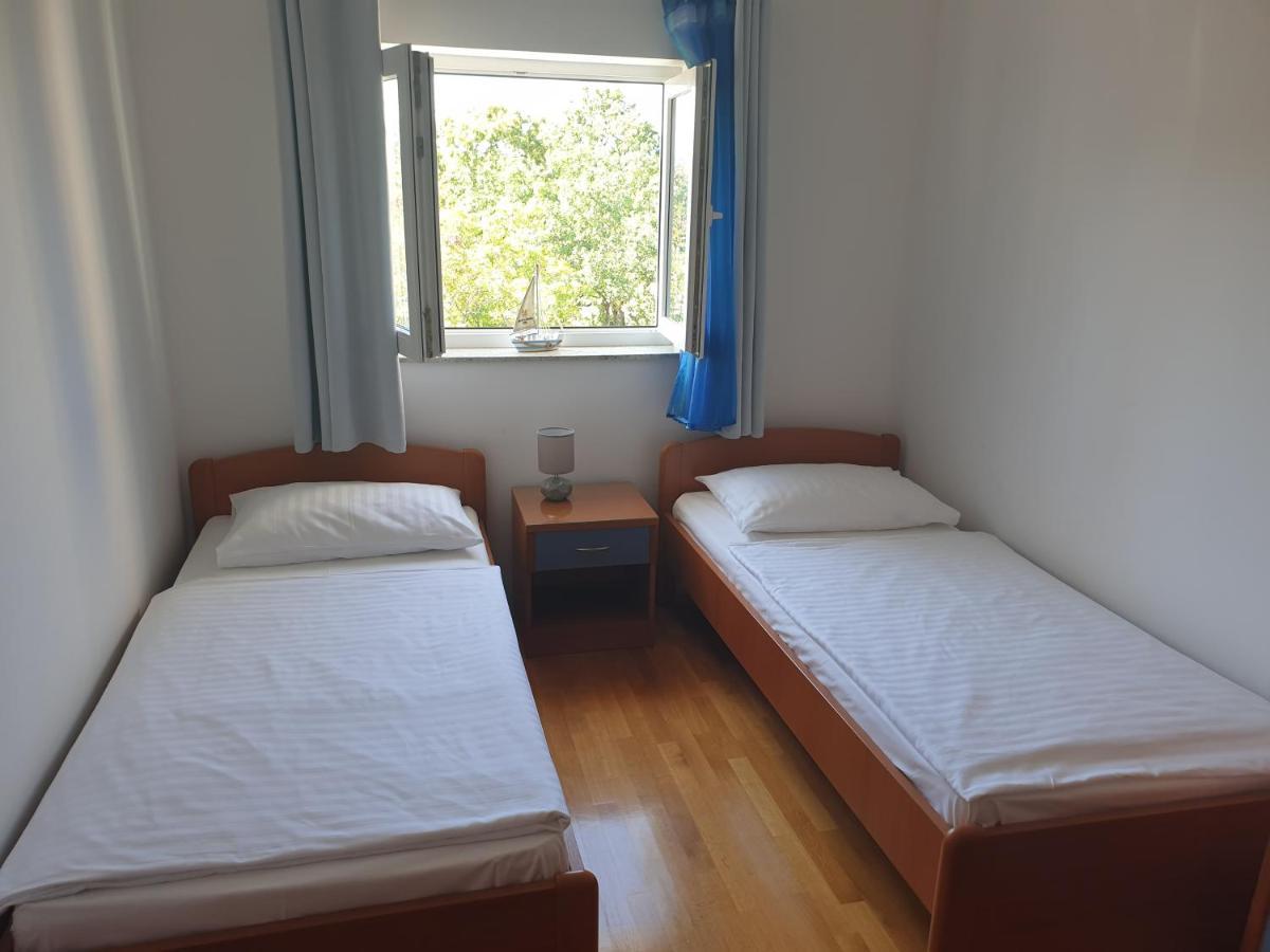 Apartments Mare & Mons Deluxe Малинска Экстерьер фото