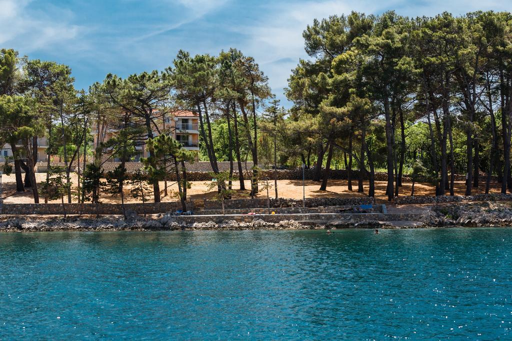 Apartments Mare & Mons Deluxe Малинска Экстерьер фото