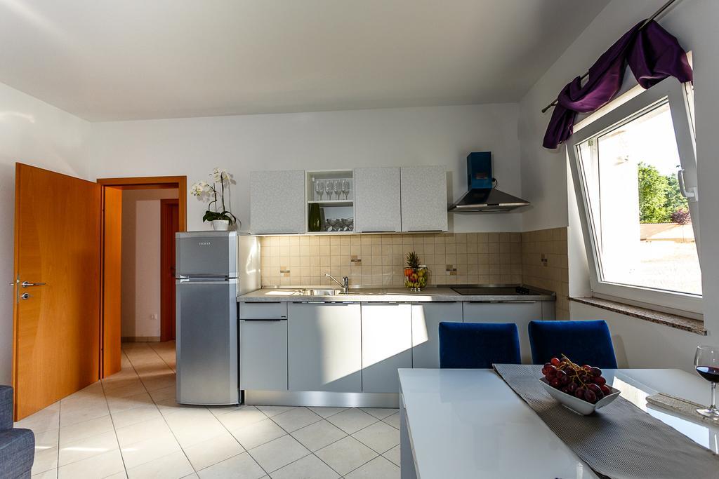 Apartments Mare & Mons Deluxe Малинска Экстерьер фото