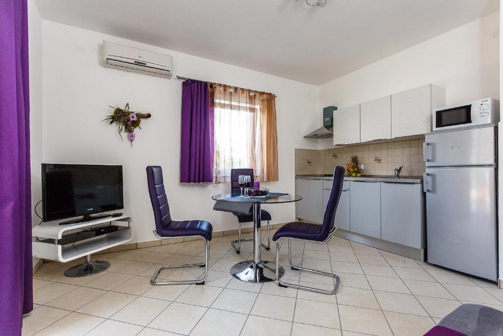 Apartments Mare & Mons Deluxe Малинска Номер фото