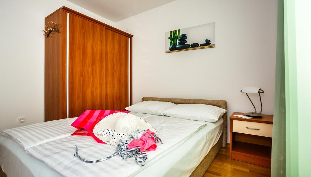 Apartments Mare & Mons Deluxe Малинска Экстерьер фото