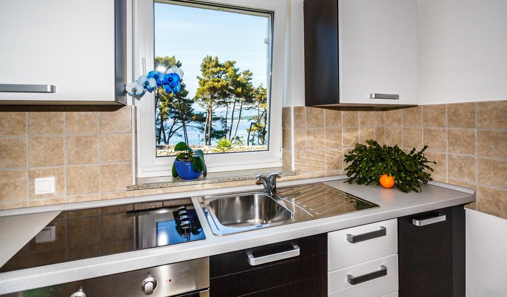 Apartments Mare & Mons Deluxe Малинска Экстерьер фото