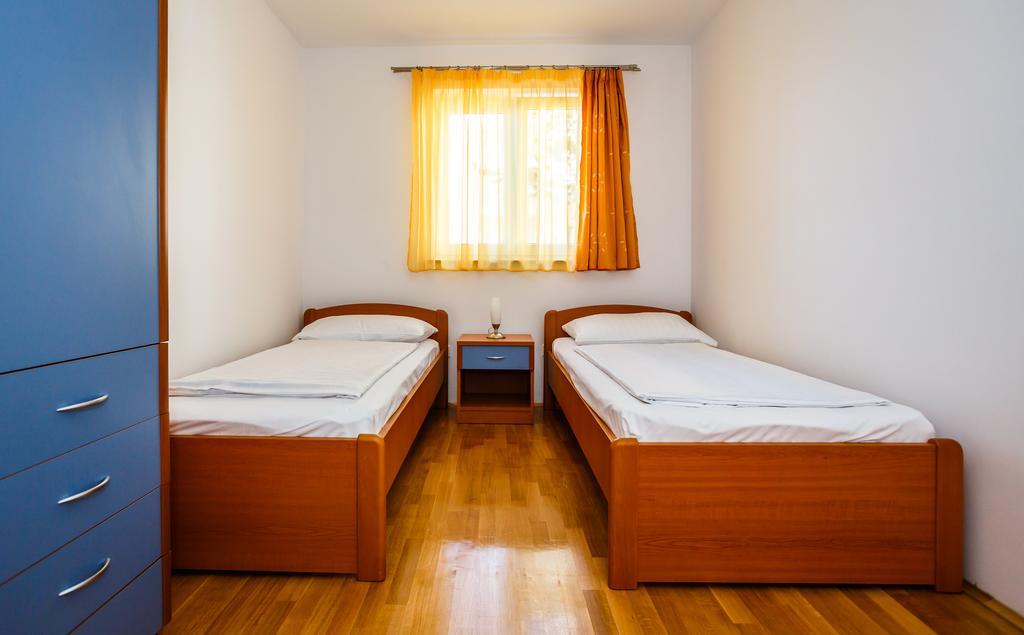 Apartments Mare & Mons Deluxe Малинска Экстерьер фото