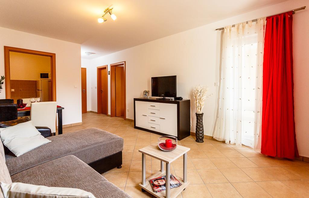 Apartments Mare & Mons Deluxe Малинска Экстерьер фото